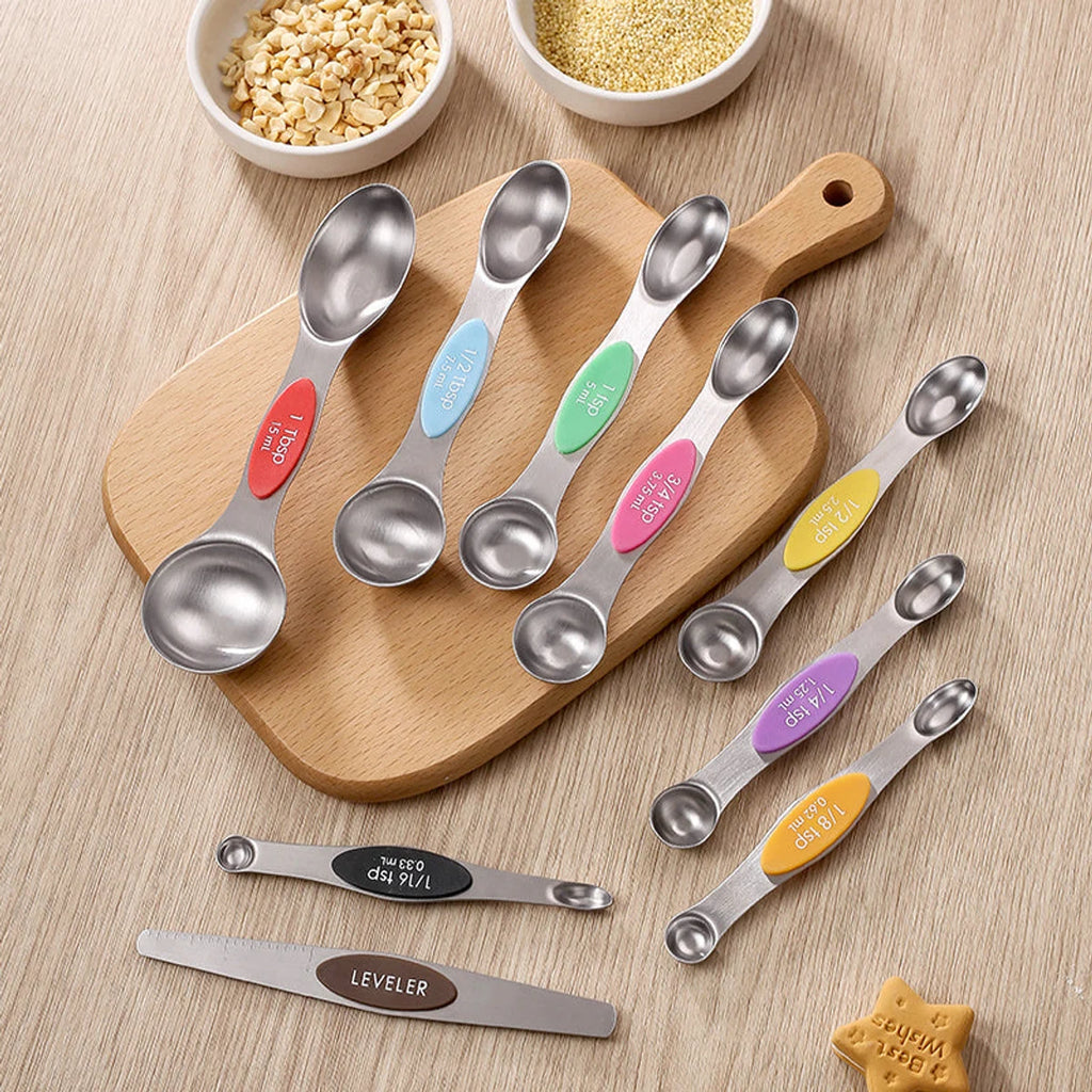Rainbow magnetic measuring spoon set arranged for kitchen use
